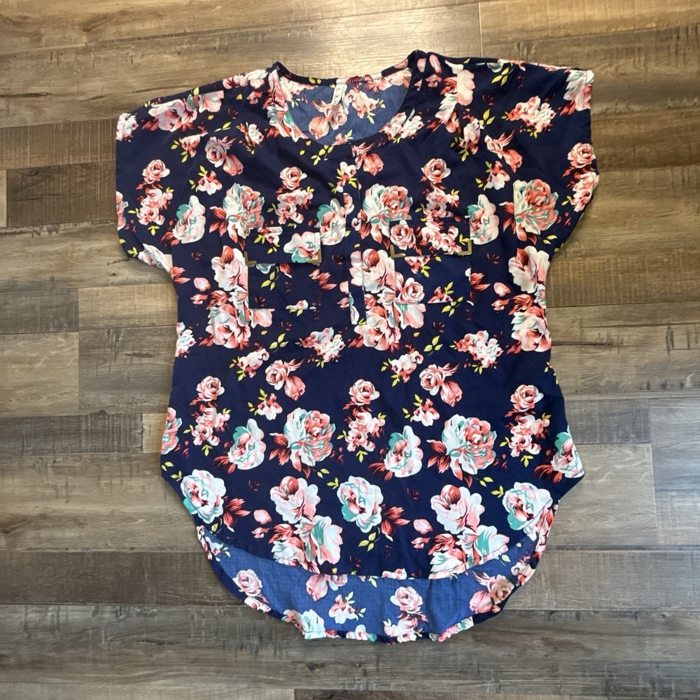 Live 4 Truth floral short-sleeve tunic blouse Sz L